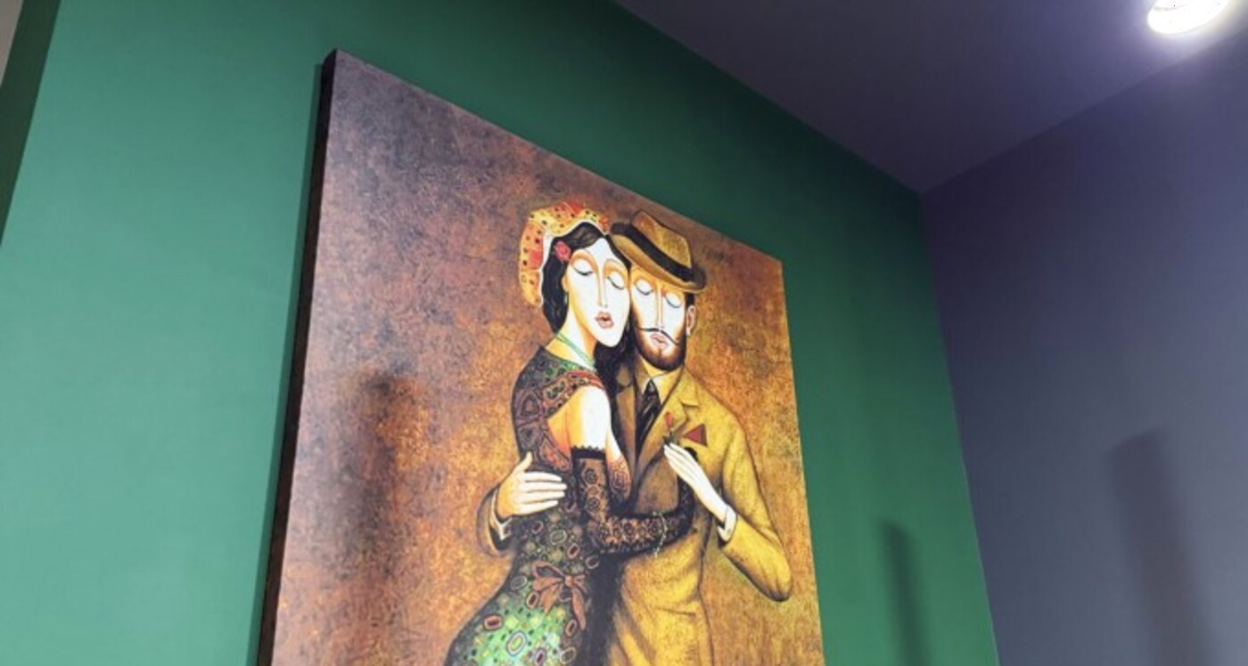 Картина в зале